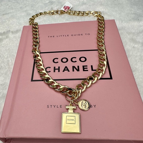 CHANEL charm from the novelty beauty line. Free chain - Picture 2 of 2